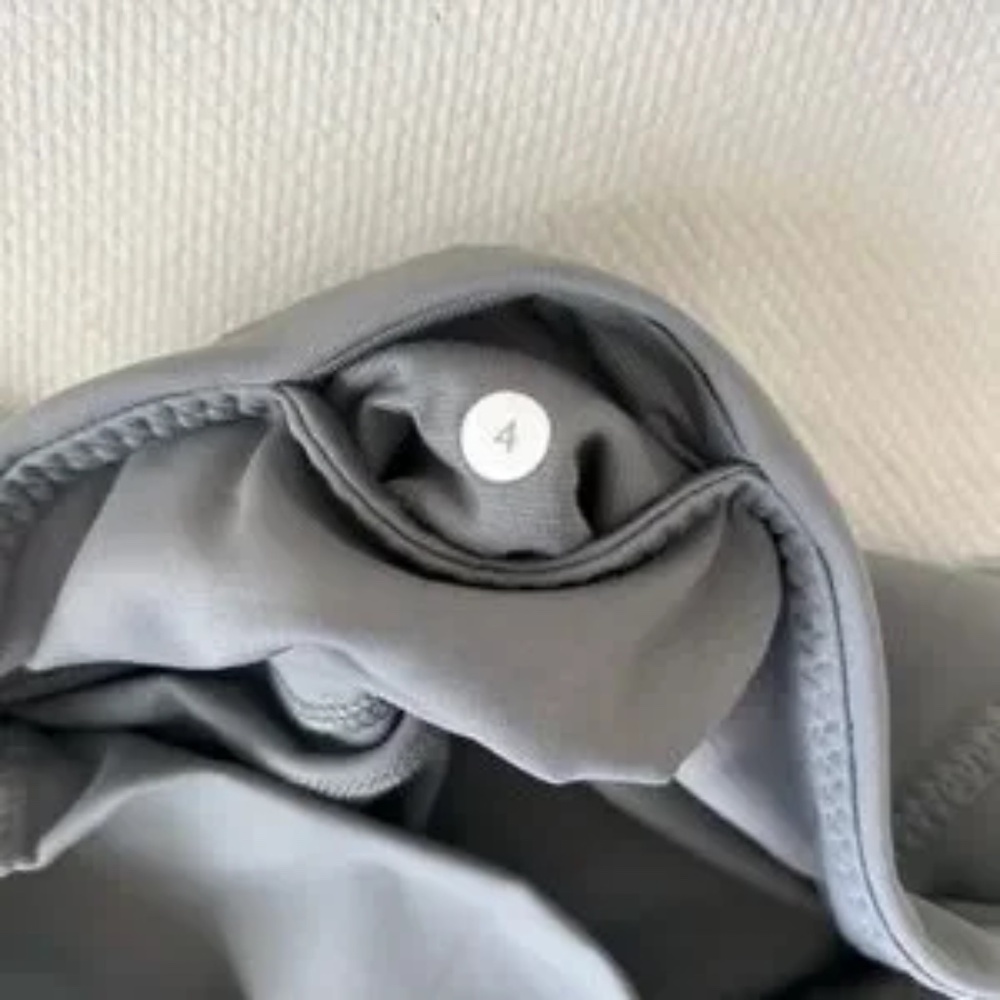 LuluLemon Women's Leggings Gray Pockets Size 4 - Picture 12 of 13